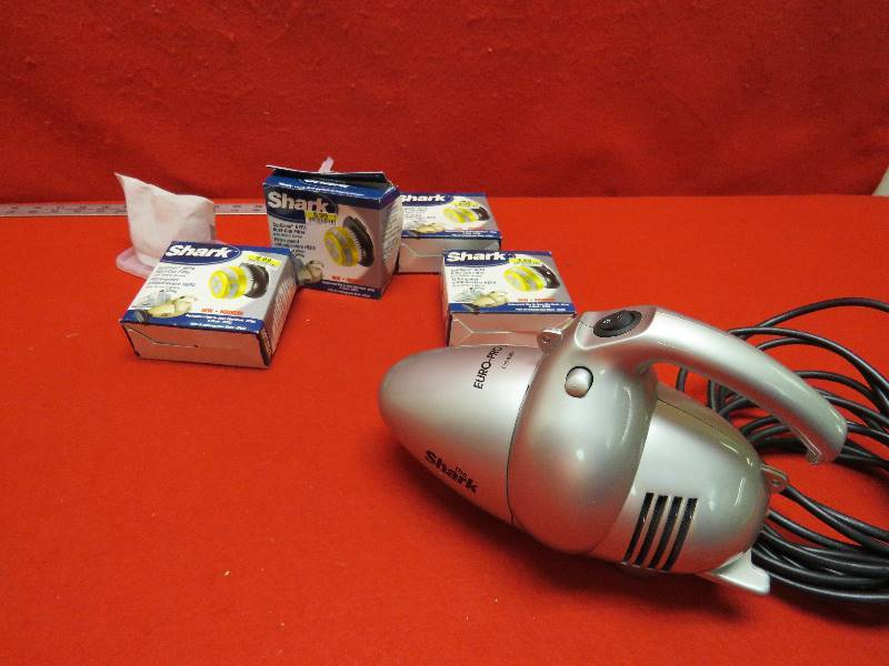 lot 30 image: Shark Mini Vacuum