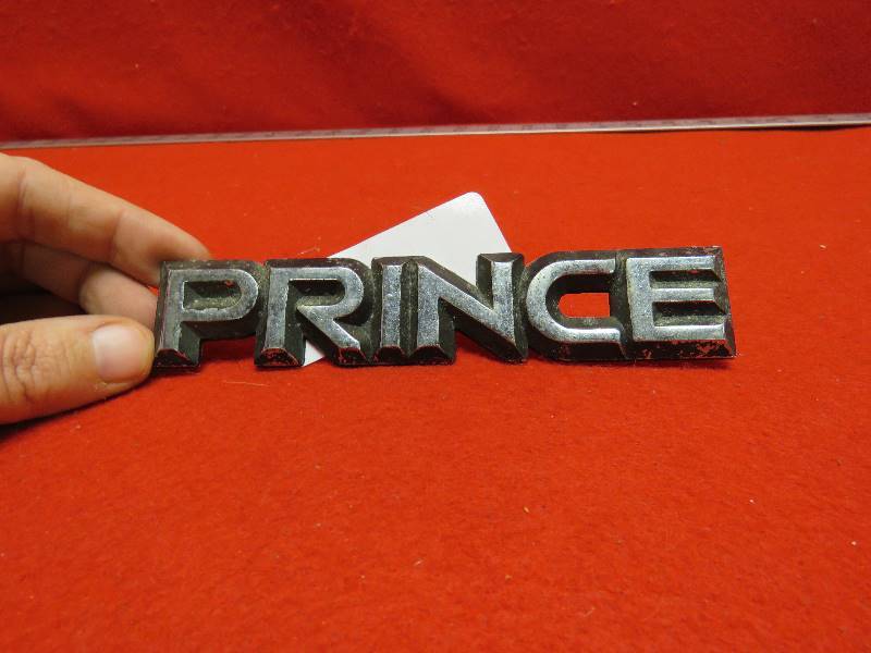 lot 33 image: Prince Emblem