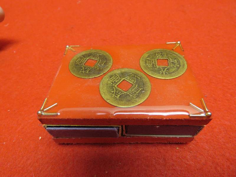 lot 52 image: Oriental Themed Decor