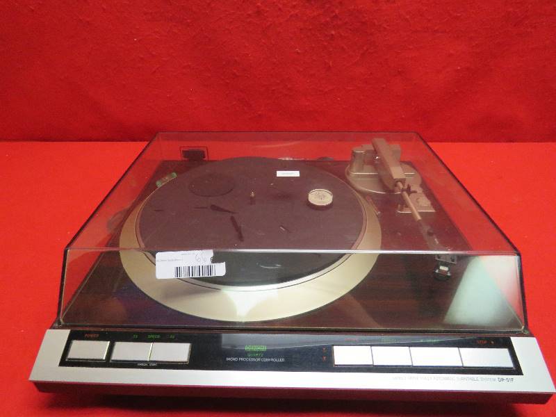 lot 66 image: Vintage Turn Table  Denon DP-51F