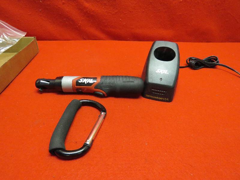 lot 85 image: Skil Tool