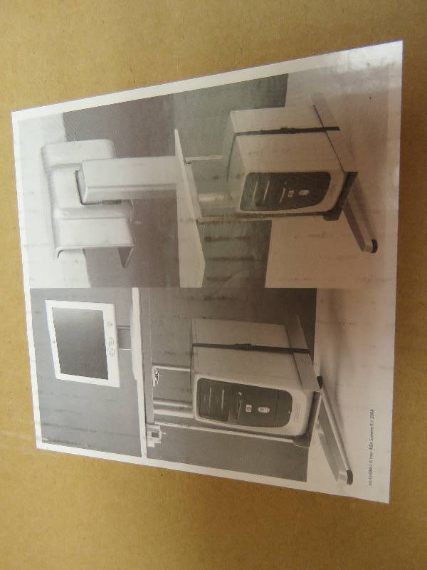 lot 103 image: Office Desk Accessory