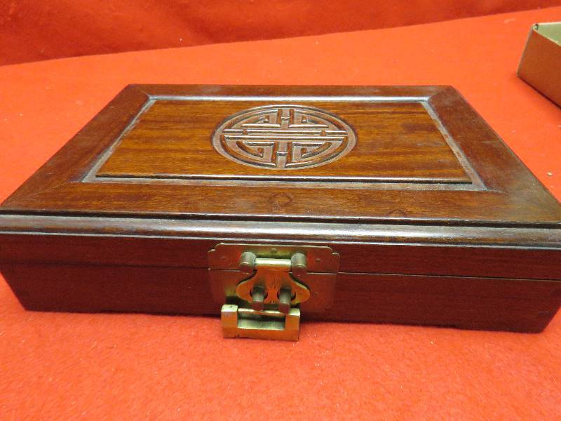 lot 115 image: Jewelry Box