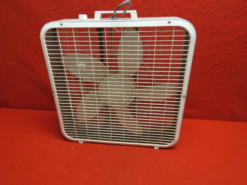 lot 121 image: Box Fan