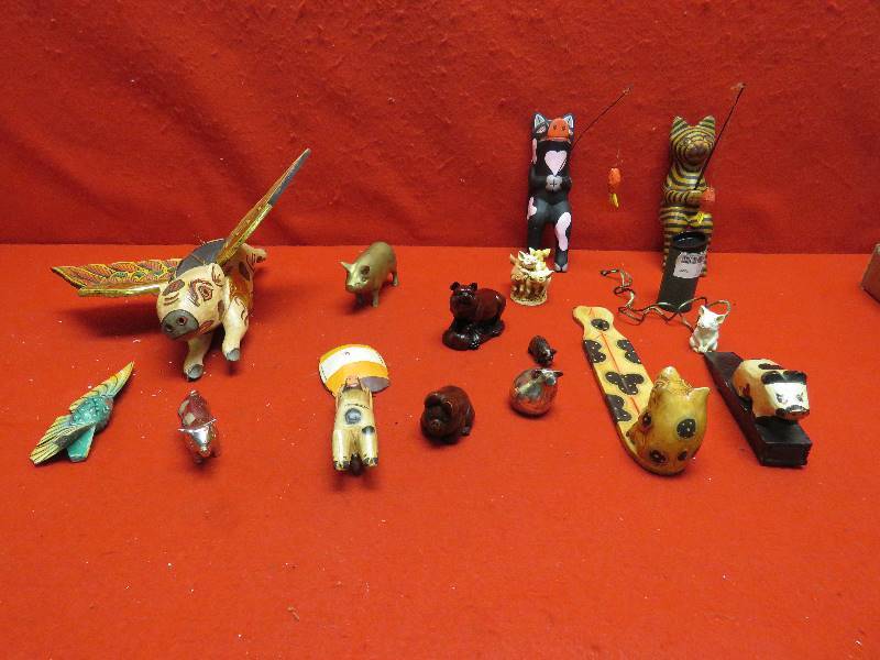 lot 132 image: Pig Collectibles