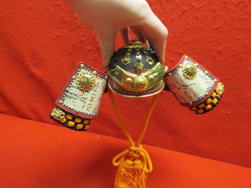 lot 151 image: Oriental Themed Decor