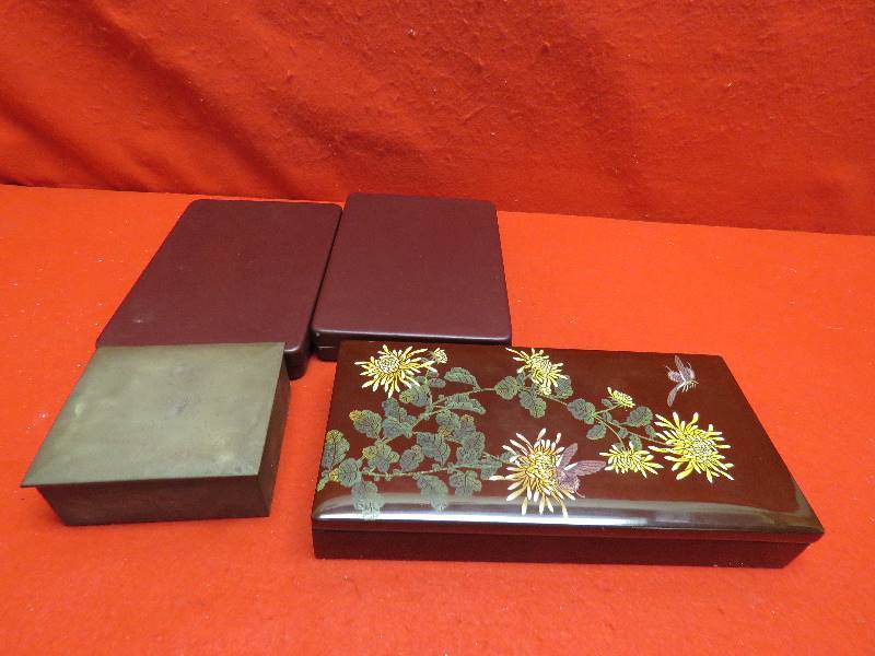 lot 153 image: Storage Containers