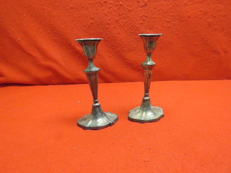 lot 171 image: Vintage Candle Sticks