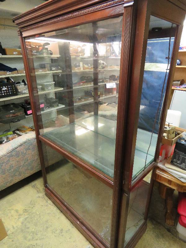 lot 183 image: Vintage Hutch