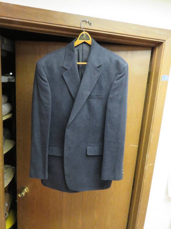 lot 189 image: Mens Suit Jacket