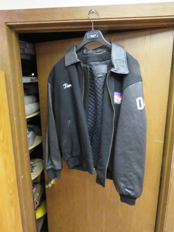 lot 190 image: Mens  Jacket