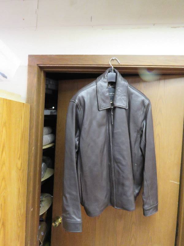 lot 192 image: Mens Leather Jacket