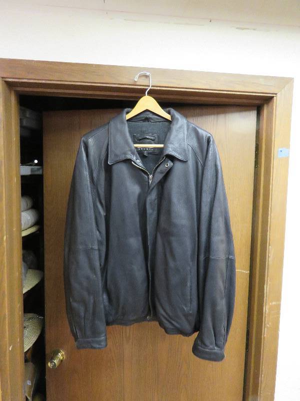 lot 196 image: Mens Leather Jacket