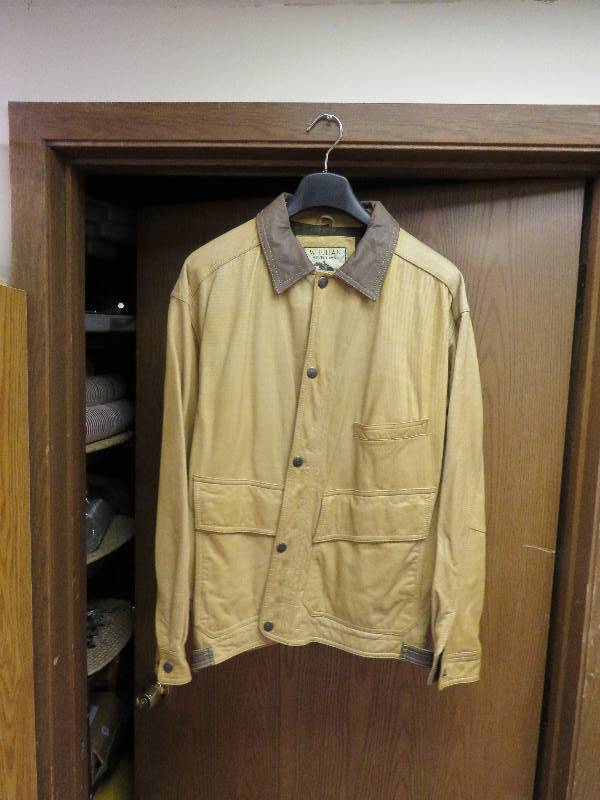 lot 200 image: Mens Jacket