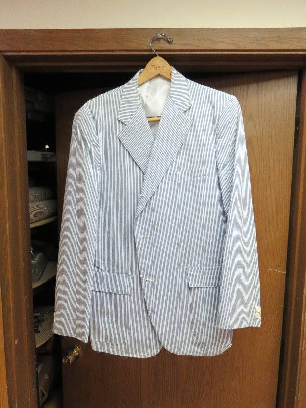 lot 201 image: Mens Suit Jacket