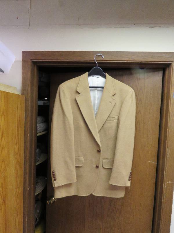 lot 202 image: Mens Suit Jacket