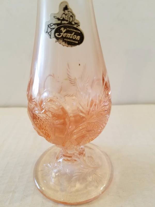 lot 44 image: Fenton Vase