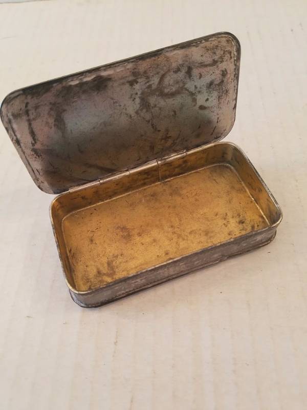 lot 57 image: Vintage Tin Cigarette Holder