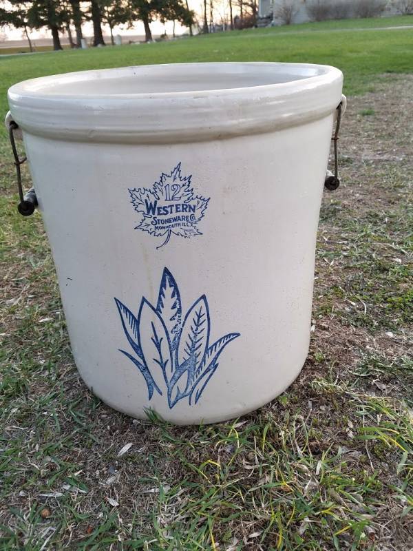 lot 19 image: Western Crock...#12