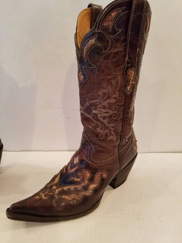 lot 65 image: Stetson...Hand Made Cowboy Boots