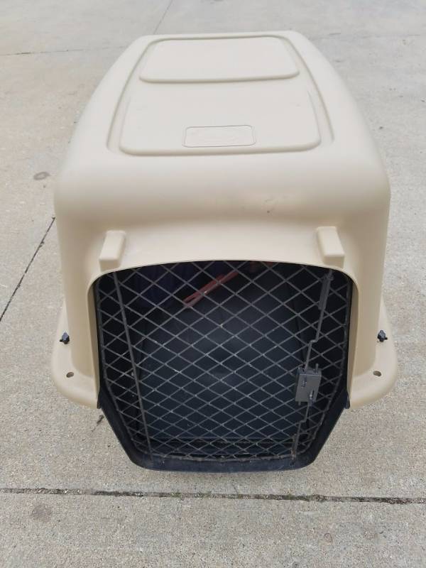 lot 21 image: Dog Kennel