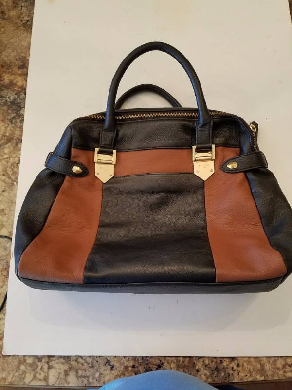 lot 48 image: Perlina Purse From New York