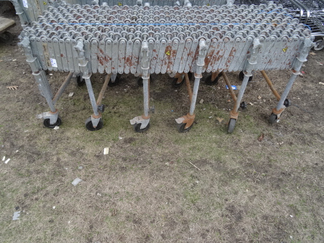 lot 3 image: Accordian style conveyor track. Nes...