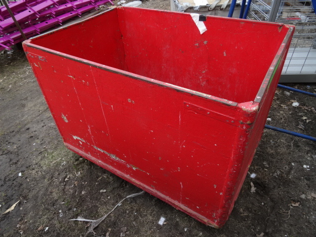 lot 10 image: Wood framed tub cart on wheels. 33 ...