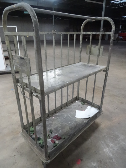 lot 71 image: 4 wheel aluminum 2 tier cart. Top s...
