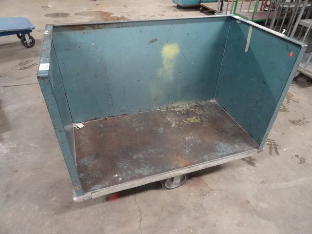 lot 79 image: Heavy duty front open warehouse ret...