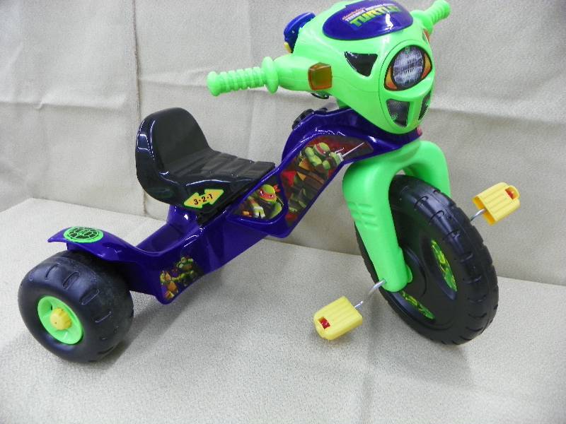 FISHER PRICE TEENAGE MUTANT NINJA TURTLE LIGHTS AND SOUND TRIKE