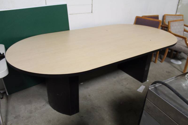 Meeting Table & Chaires