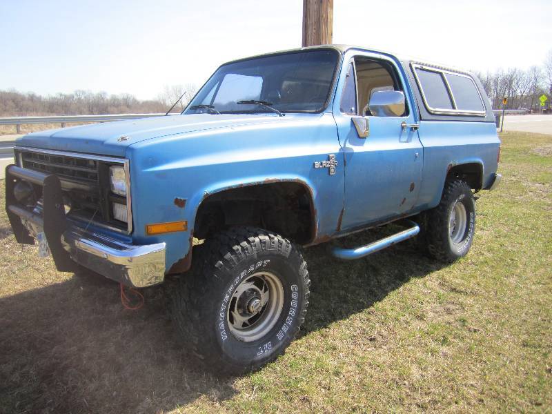 lot 2 image: 1987 Chevy Blazer Truck