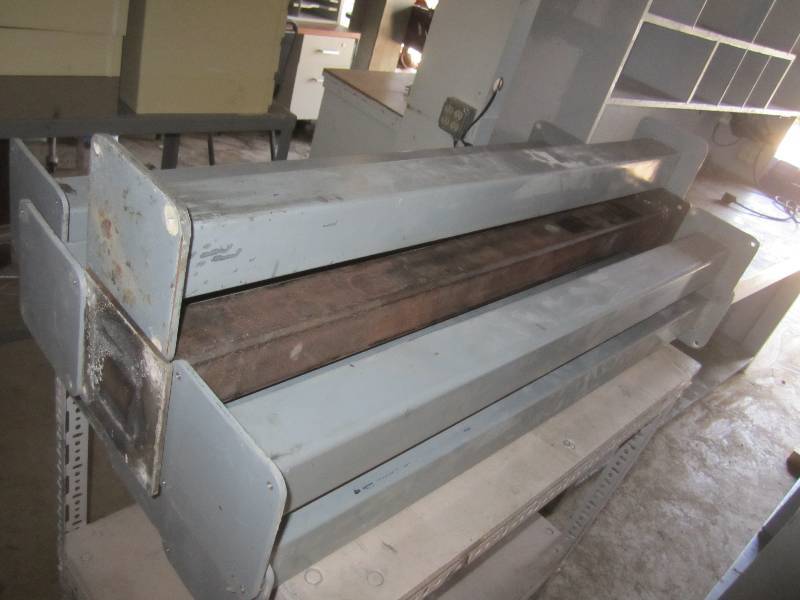 lot 13 image: Lot of metal support posts...