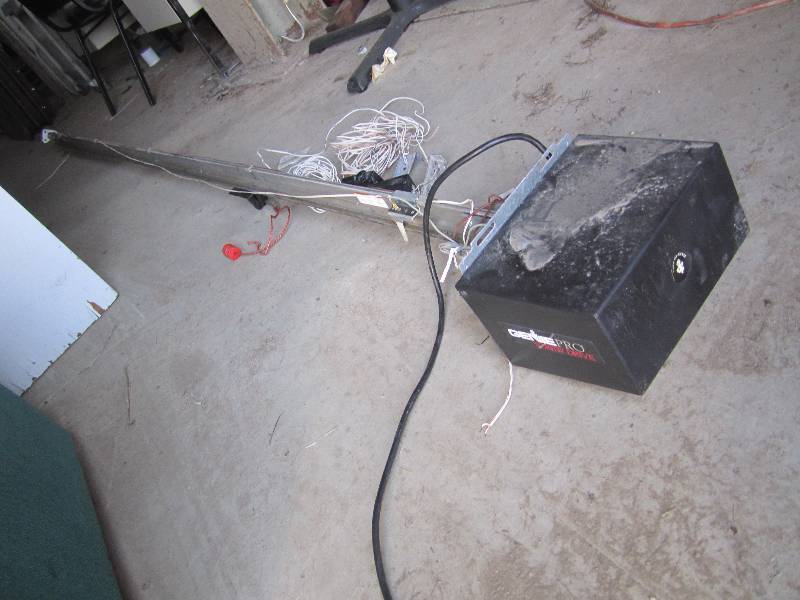 lot 14 image: Genie pro garage door opener with s...