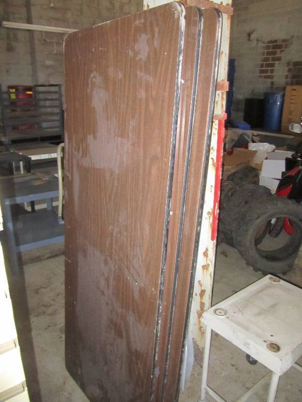 lot 16 image: Lot of 3 folding tables...