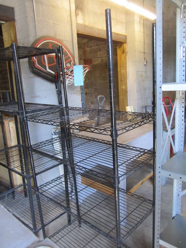 lot 21 image: Metal  wire shelf...