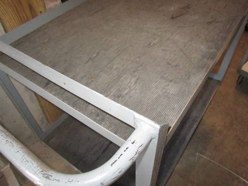 lot 24 image: Sturdy metal cart...