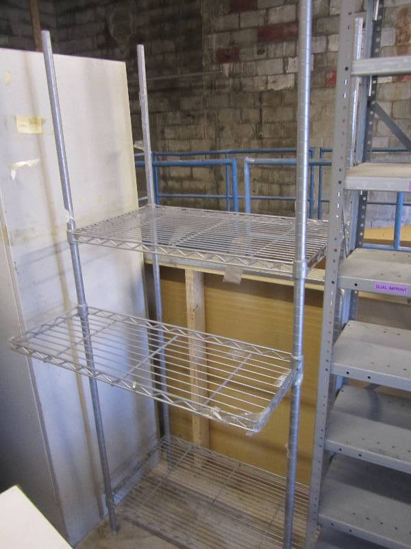 lot 28 image: Metal   wire shelf...