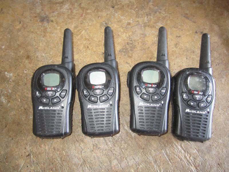lot 52 image: Lot of walkie talkies...