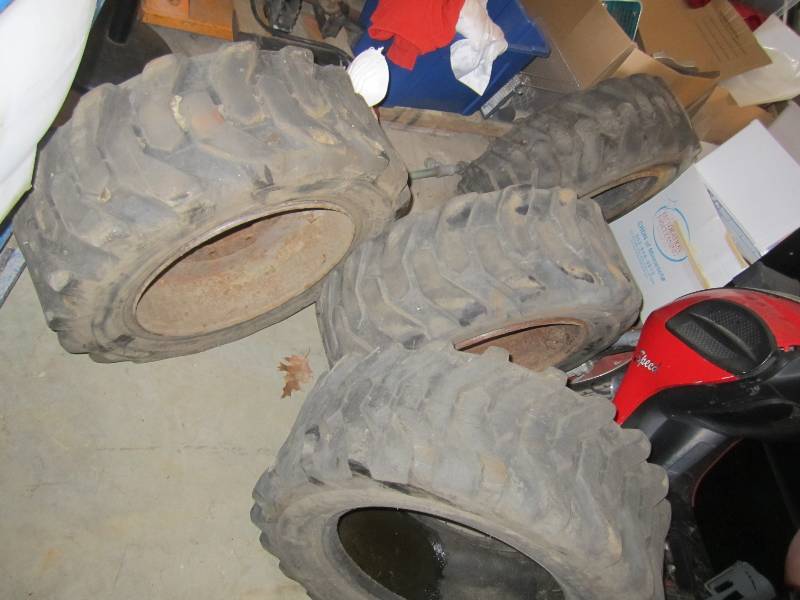 lot 62 image: 4 Bobcat tires, 3 on rims...