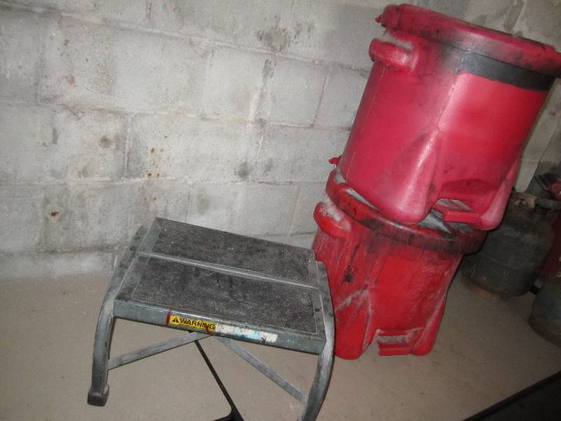 lot 71 image: 2 Flammable material cans with pop-...