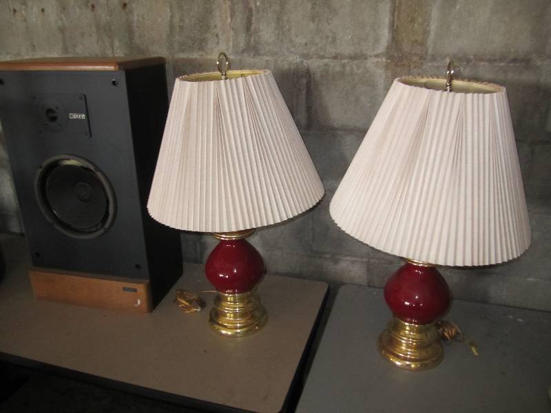 lot 73 image: 2 lamps and a large speaker, foam i...