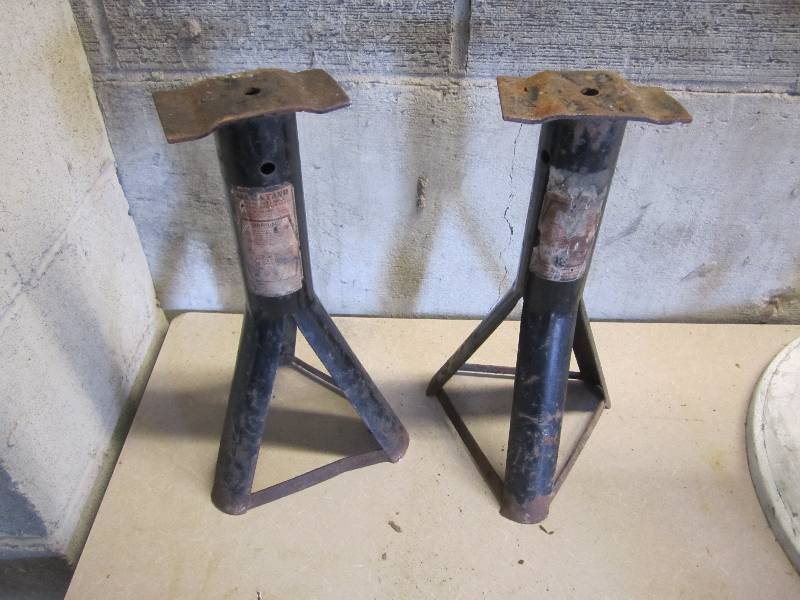 lot 88 image: 2 vehicle stands...