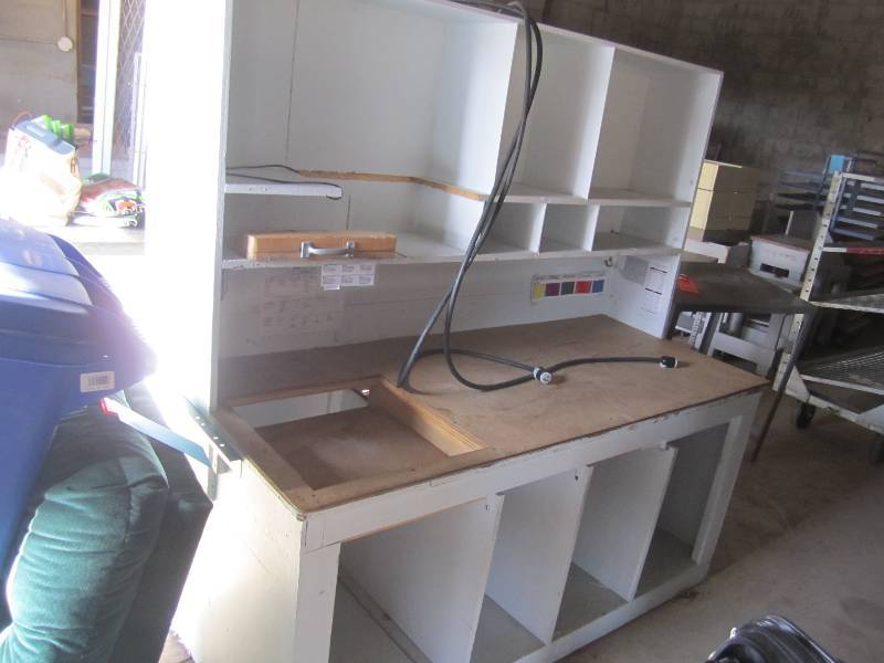 lot 93 image: Large work station with electrical ...