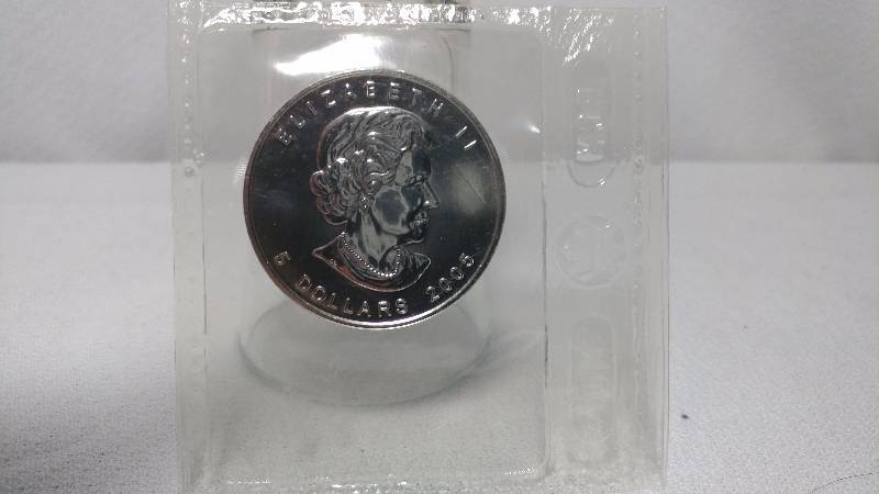 $5 CANADIAN SILVER COIN  ELIZABETH II