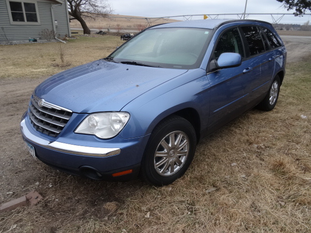 lot 3 image: 2007 Chrysler Pacifica