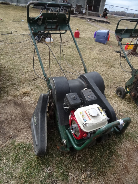 lot 17 image: Turfco lawn aerator