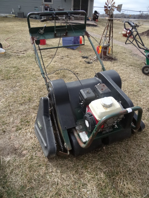 lot 19 image: Turfco lawn aerator