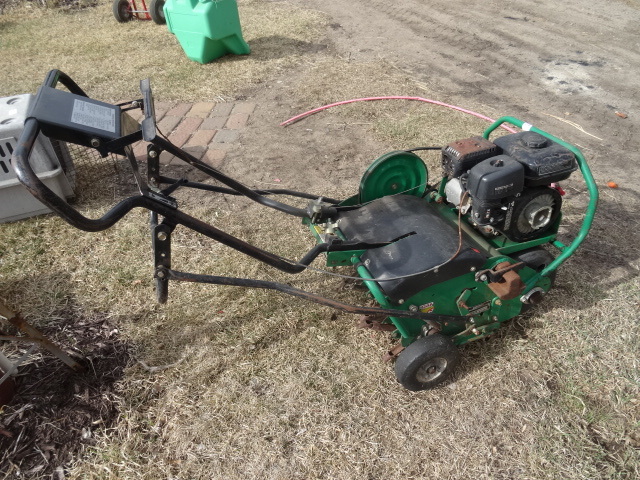 lot 21 image: Textron lawn aerator